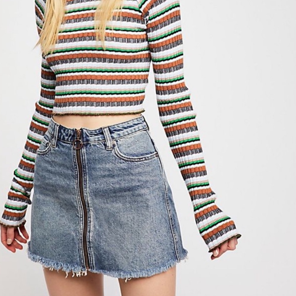 Free people denim mini skirt ✨ - Picture 2 of 4